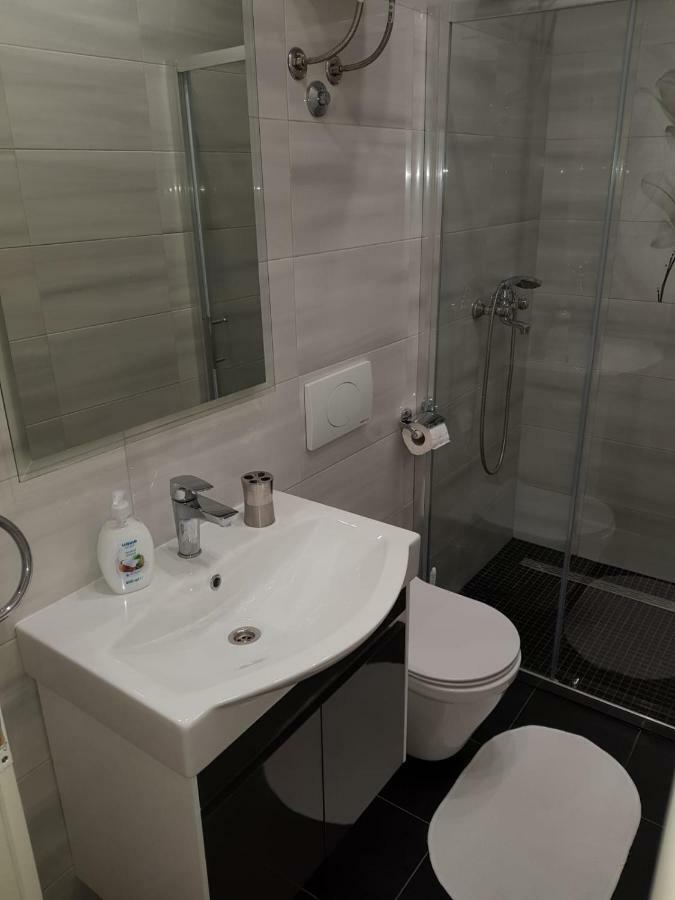 Apartments Centar - Mirjana Макарська Екстер'єр фото